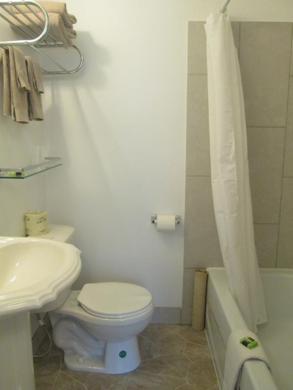Edgewater Motel And Campground Temiskaming Shores Room photo