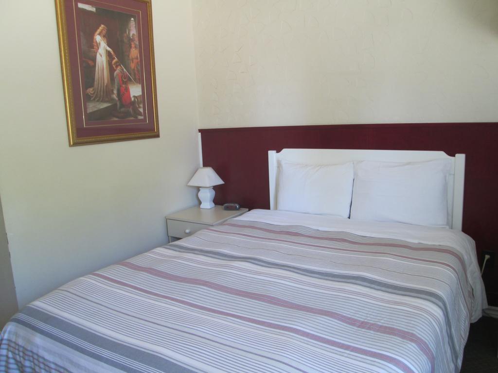 Edgewater Motel And Campground Temiskaming Shores Room photo