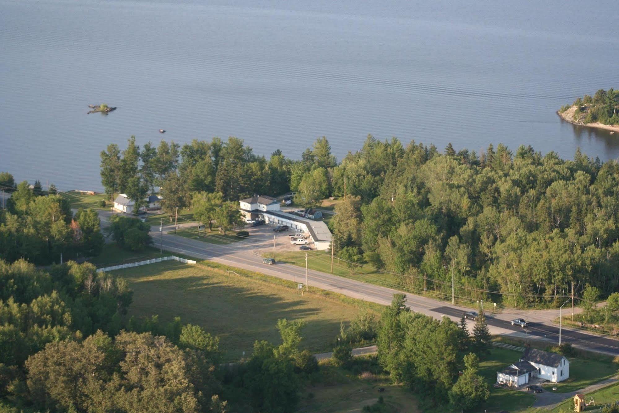 Edgewater Motel And Campground Temiskaming Shores Exterior photo